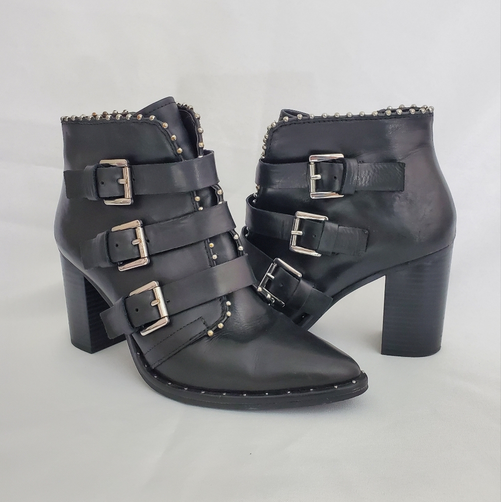 Steve Madden Humble Black Leather Bootie Size 7